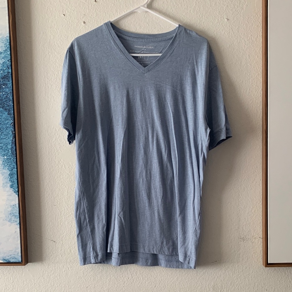 Banana Republic Men's Light Blue V-Neck Tee